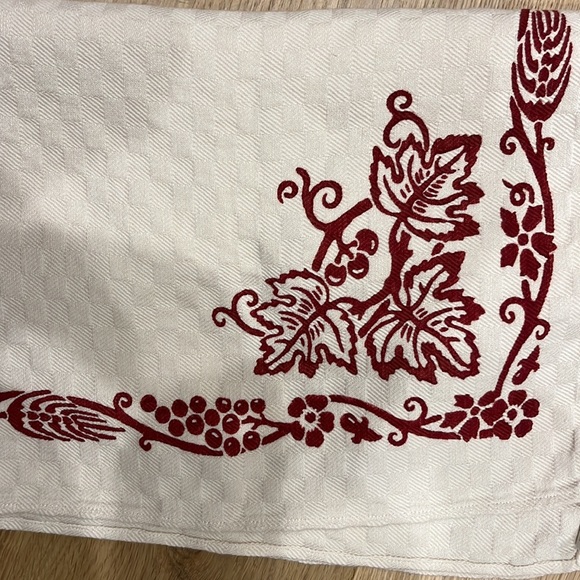 Gorgeous bertozi 32” square Italian stamped by hand tablecloth Rooster NWOT - Picture 10 of 10